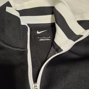 Nike Pullover Large Ladies Black with zipper
